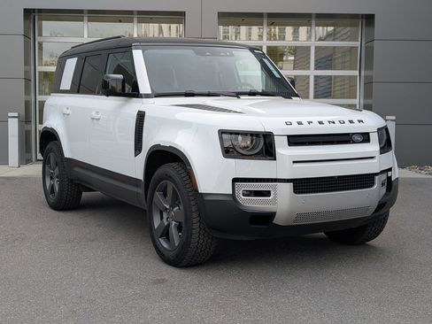 Used 2025 Land Rover Defender 110 S AWD/4WD image 3