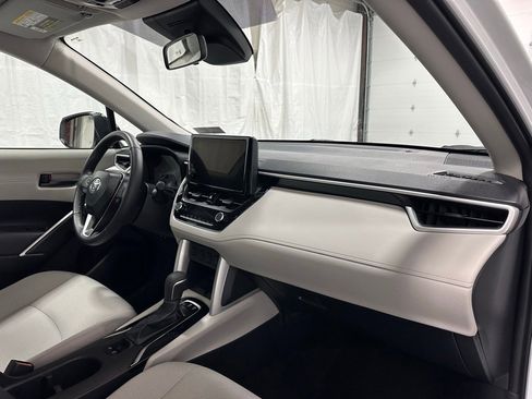 Used 2025 Toyota Corolla Cross LE image 59