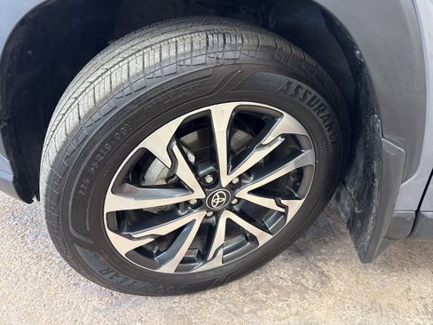 Used 2023 Toyota Corolla Cross XLE w/ Convenience Package image 4