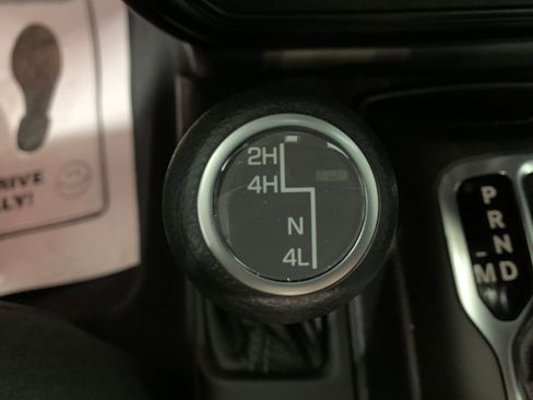 Used 2024 Jeep Gladiator Sport image 23