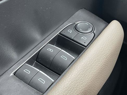 Used 2024 GMC Canyon Denali AWD/4WD image 30