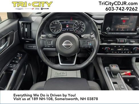 Used 2022 Nissan Pathfinder SV w/ SV Premium Package image 19