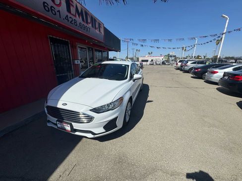 Used 2020 Ford Fusion SE image 4