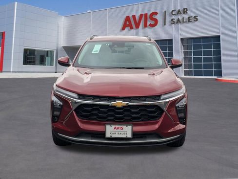 Used 2025 Chevrolet Trax LT w/ LT Convenience Package FWD image 2
