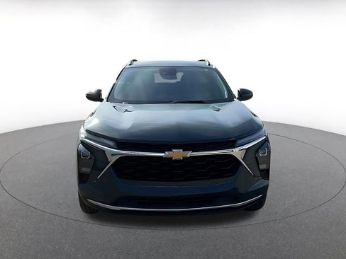 Used 2025 Chevrolet Trax LT image 3