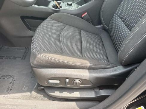 Used 2023 GMC Terrain SLE w/ Driver Convenience Package FWD image 15