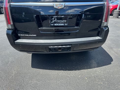 Used 2017 Cadillac Escalade Platinum AWD/4WD image 26