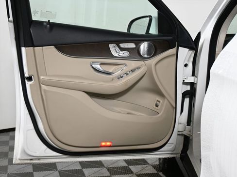 Used 2019 Mercedes-Benz GLC 300 4MATIC image 29