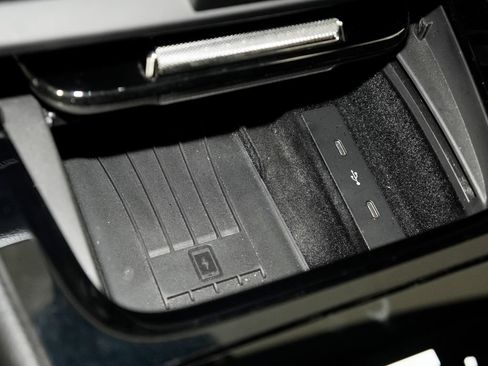 Certified 2024 Porsche Cayenne AWD/4WD image 35