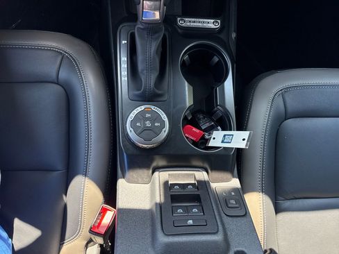 Used 2025 Ford Bronco Outer Banks AWD/4WD image 23