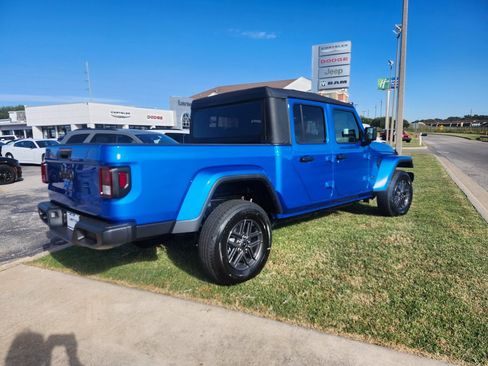 New 2025 Jeep Gladiator Sport image 4