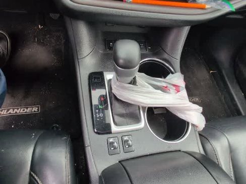 Used 2017 Toyota Highlander XLE w/ Carpet Mat Package AWD/4WD image 20