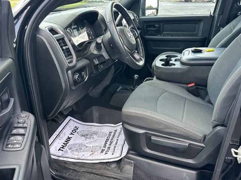 Used 2024 RAM 3500 Tradesman w/ Chrome Appearance Group AWD/4WD image 9