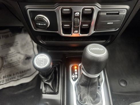 Used 2023 Jeep Gladiator Sport image 17