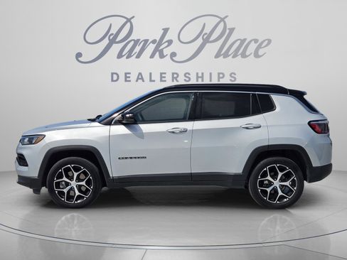 Used 2024 Jeep Compass Limited AWD/4WD image 2