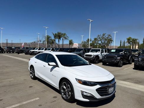 Used 2024 Chevrolet Malibu LT FWD image 2