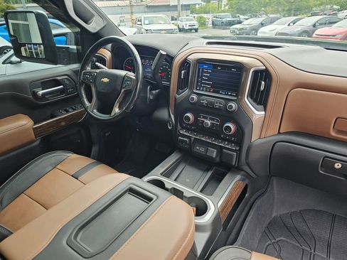 Used 2022 Chevrolet Silverado 2500 High Country w/ Z71 Off-Road Package image 10