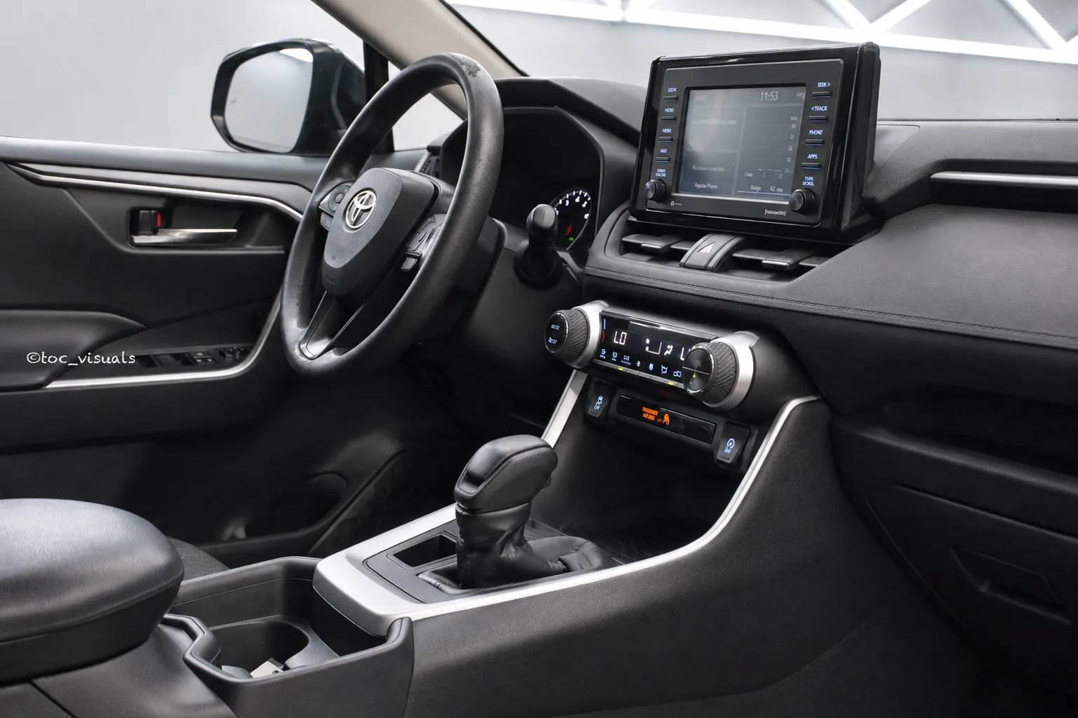 Used 2021 Toyota RAV4 XLE AWD/4WD image 2