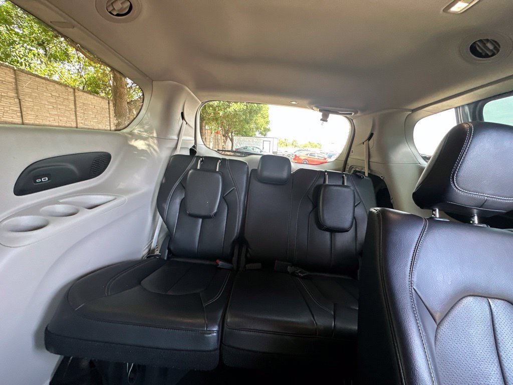Used 2022 Chrysler Pacifica Touring-L w/ Uconnect Theater Family Group FWD image 34