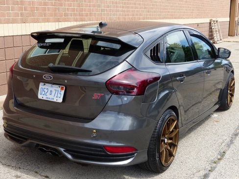 Used 2017 Ford Focus ST FWD image 9