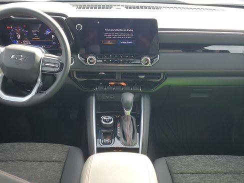 Used 2024 Chevrolet Colorado Z71 w/ Z71 Convenience Package 2 image 15