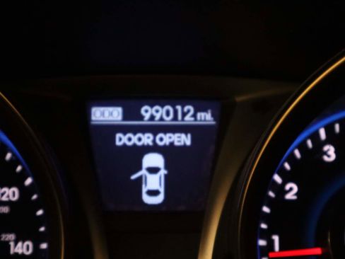 Used 2013 Hyundai Genesis 2.0T RWD image 5