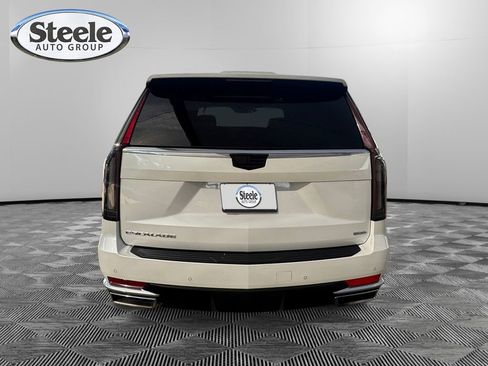 Used 2022 Cadillac Escalade Premium Luxury w/ Performance Package image 4