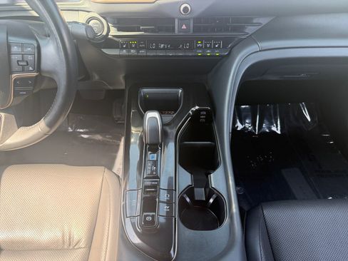 Certified 2024 Toyota Crown AWD/4WD image 11