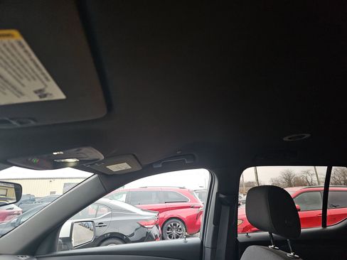 Used 2022 Chevrolet Traverse LT image 20