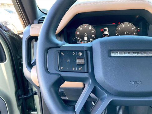Used 2025 Land Rover Defender 110 X-Dynamic SE image 19