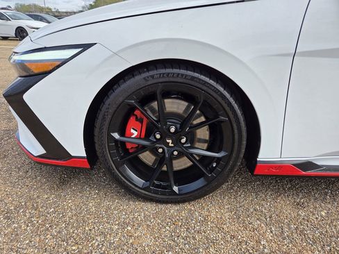 Certified 2025 Hyundai Elantra N image 27