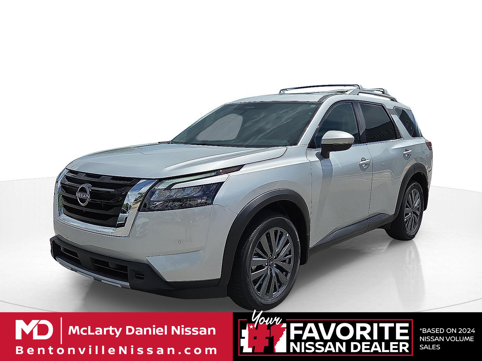 Used 2025 Nissan Pathfinder SL w/ SL Premium Package FWD image 2