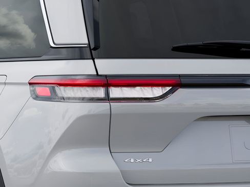 New 2025 Jeep Grand Cherokee Limited image 9