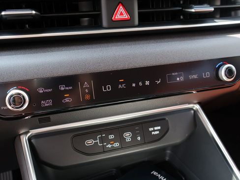 New 2026 Kia Carnival EX FWD image 33