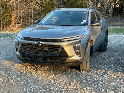 Used 2025 Chevrolet Trax ACTIV w/ Driver Confidence Package image 1