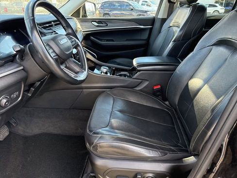 Used 2022 Jeep Grand Cherokee Limited image 22