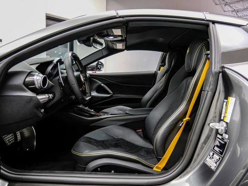 Used 2023 Ferrari 812 GTS RWD image 9