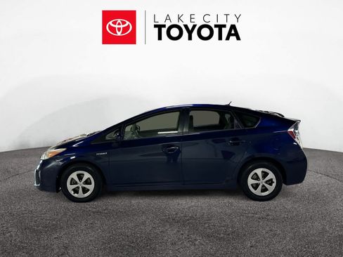 Used 2014 Toyota Prius Two image 2