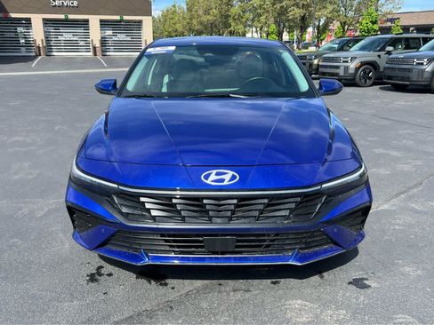Used 2024 Hyundai Elantra Limited FWD image 3