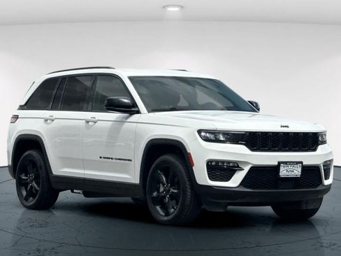Used 2023 Jeep Grand Cherokee Limited w/ Black Appearance Package AWD/4WD image 5