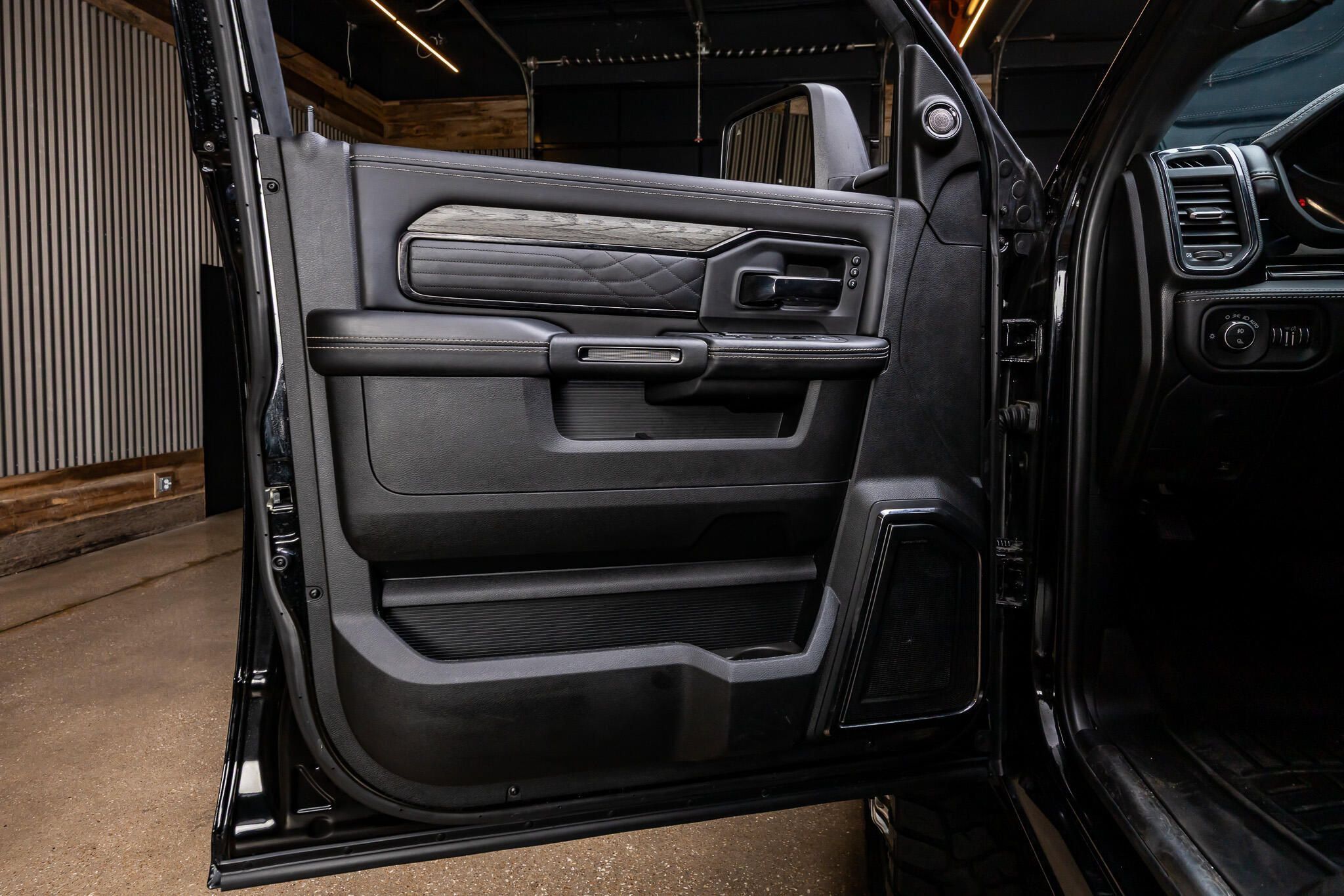 Used 2025 RAM 3500 Limited AWD/4WD image 50