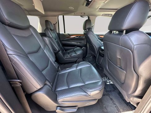 Used 2020 Cadillac Escalade ESV Premium Luxury AWD/4WD image 30