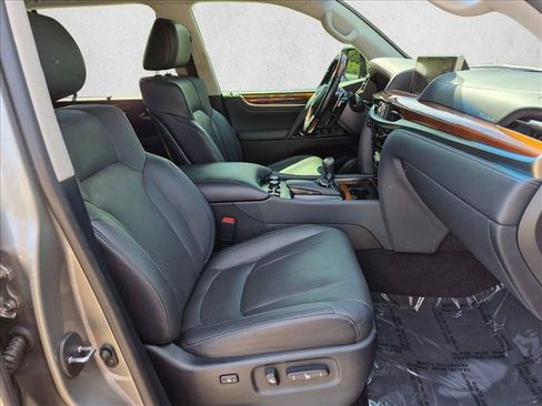 Used 2021 Lexus LX 570 4WD w/ Luxury Package image 21
