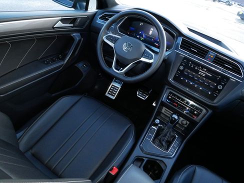 Used 2023 Volkswagen Tiguan SE R-Line image 9
