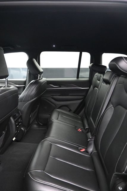 Certified 2025 Jeep Grand Cherokee Limited AWD/4WD image 8