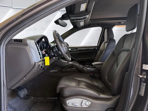 Used 2016 Porsche Cayenne AWD/4WD image 9