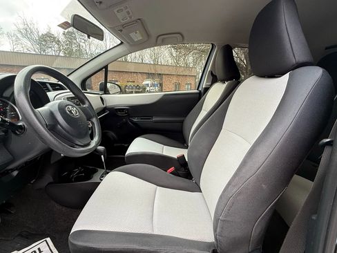 Used 2014 Toyota Yaris L image 15