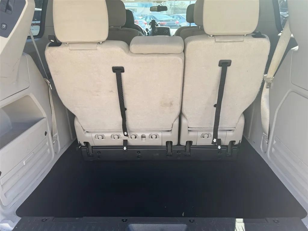 Used 2016 Dodge Grand Caravan SXT w/ UConnect Hands-Free Group FWD image 37