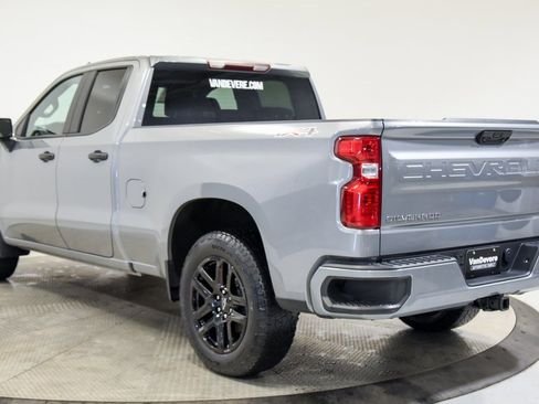 Used 2023 Chevrolet Silverado 1500 Custom image 9