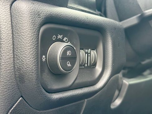Used 2021 RAM 1500 Laramie AWD/4WD image 33